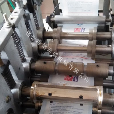 膏药四边封8xbet平台客服操作简单吗？